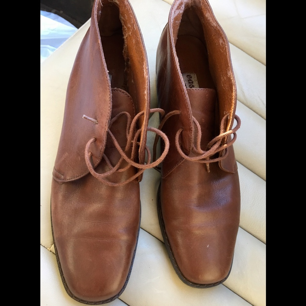 Ankle lace up leather shoes by ESSENTIALS